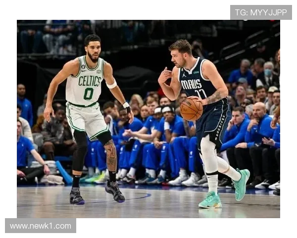 塔图姆突破拉开与东契奇得分差距，提升球队关键回合表现