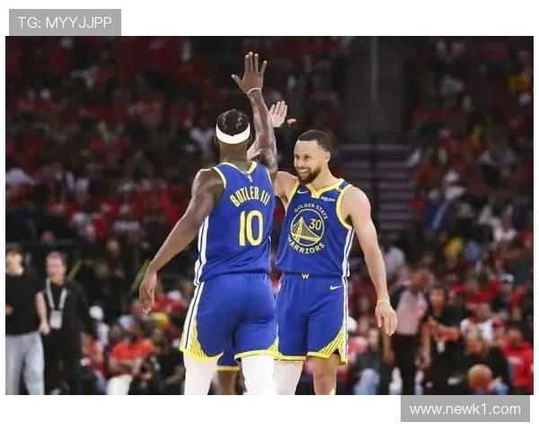 克莱与库里无球跑动拉开空间较以往更稳定