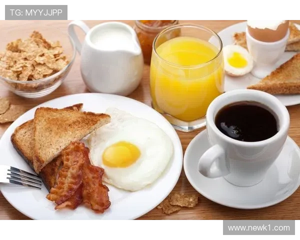 崔家溪早餐喝的是进口牛奶，训练结束就直接回家煲剧，真不带那么拼的嘛？