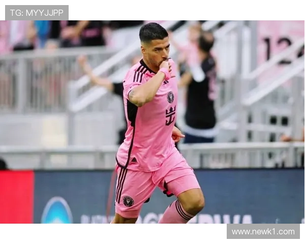 本泽马与伊布锋线角色偏移驱动团队多点分散趋势